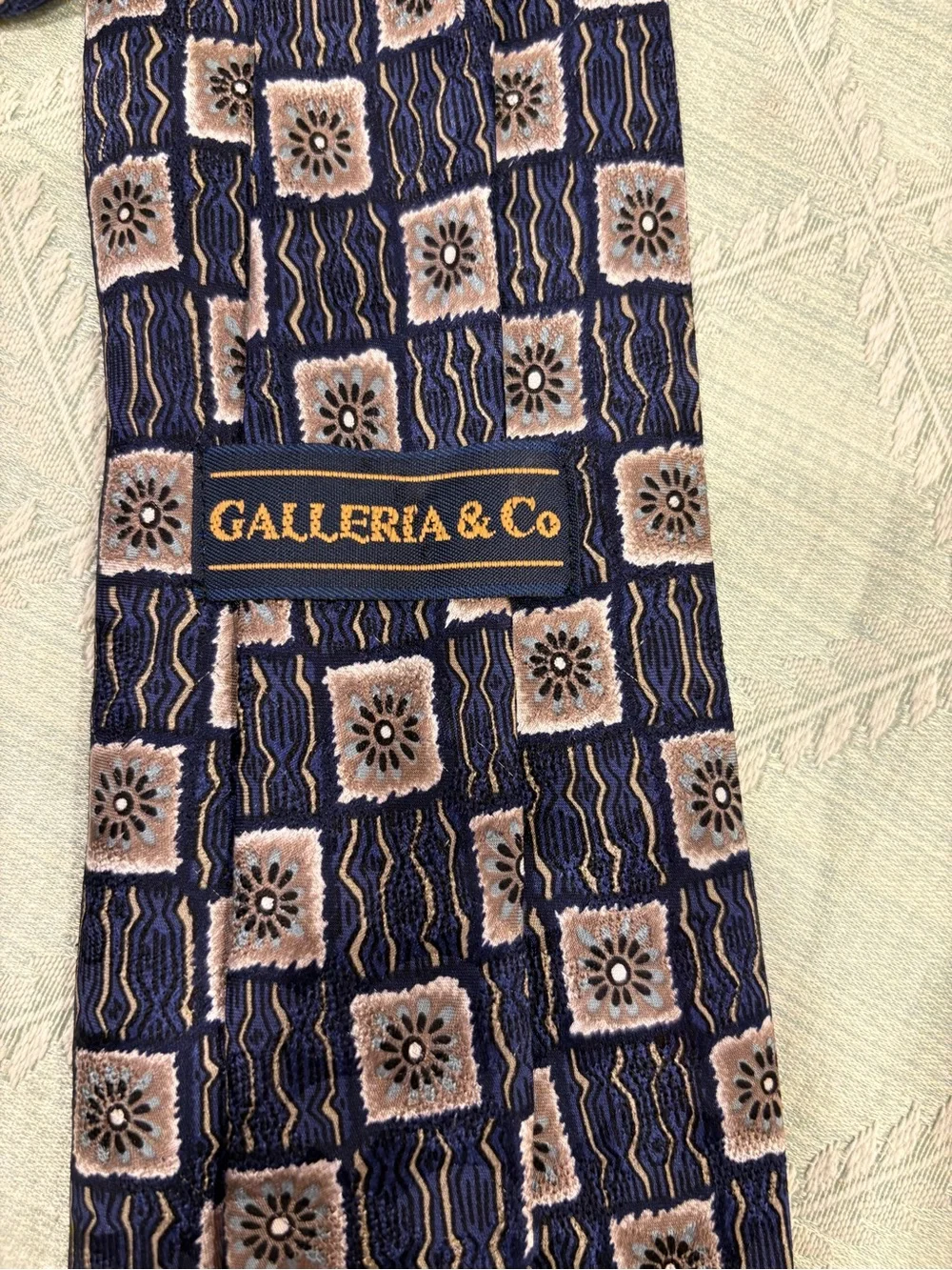 Vintage Galleria & Co. Italian silk necktie, hand-finished in Italy.
